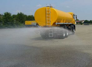 Adjustable spraying nozzles at the rear spray bar of the water tank truck. RAC-Germany®