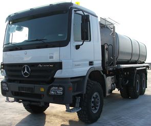 Substructure and sub frame are hot-dip galvanized to prevent rust, additional painted in the original truck chassis colour.