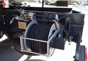 Vacuum-Jetting-Trucks: Manual hose-reel for high pressure cleaning tasks. RAC-Germany®
