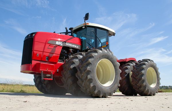 BUHLER VERSATILE Tractor 4WD, 400 HP
