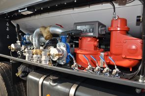 Discharge and loading manifolds for four (4) compartments