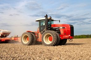 Versatile agricultrual tractors 4WD 305-400 hp