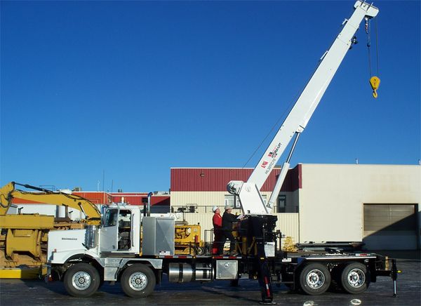 WELDCO Hydra-Lift cranes, Canada offers an industry proven design. Model: WHL30TC70