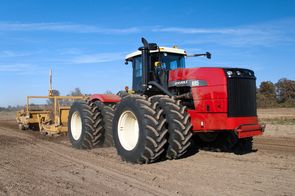 VERSATILE Scraper Tractors 4WD 435-550 HP