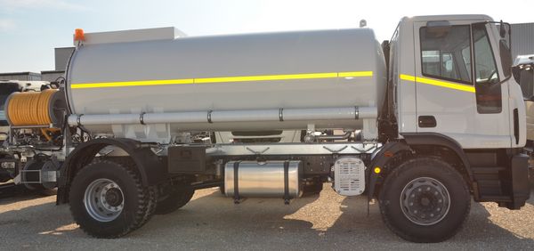 High pressure cleaning and sewer flushing truck on IVECO truck chassis