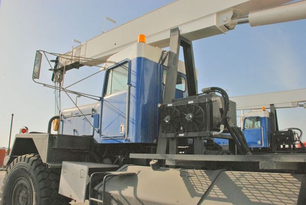 Weldco-Beales stiff boom hydraulic crane WHL30TC70. Truck mounted.