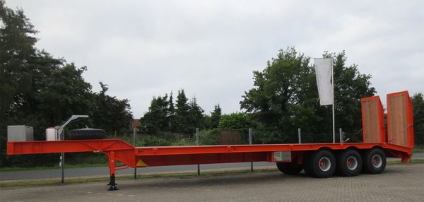 3-AXLE HEAVY-DUTY LOW-BED SEMITRAILER. Capacity: min. 80 ton