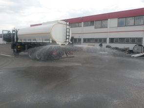 Rear or / and front mounted Spray-Bar with two adjustable Fan-Nozzles.