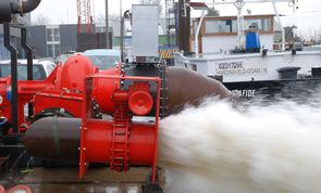 The water pump unit HK500 with Cummins diesel engine QSL9-C during the test run.