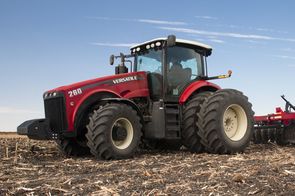 Versatile tractor MFWD 260-310 hp at work 