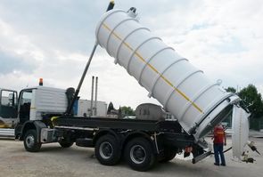 Custom-made Vacuum Tank superstructure with HYVA® Telescopic Tipping Cylinder. RAC-Germany®