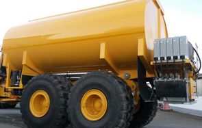 Solid working platform mounted at the rear end of the main tank of the off-road lube truck