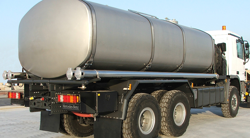 Drinking water tank truck (stainless steel) for off-road application. Capacity: 20.000 ltr.